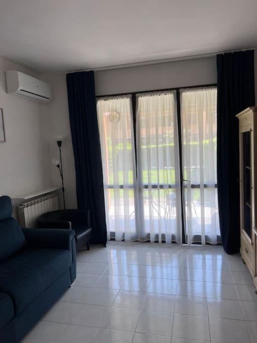 Casa Lora Apartment Сирмионе Екстериор снимка