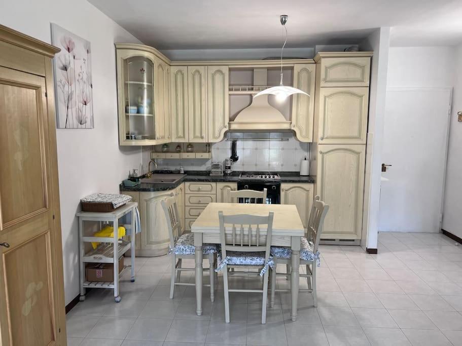 Casa Lora Apartment Сирмионе Екстериор снимка